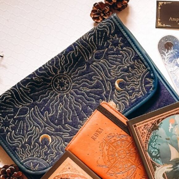 OwlCrate Shadow & Bone Kefta Book Sleeve - Grishaverse Box November 2023 - Picture 1 of 10